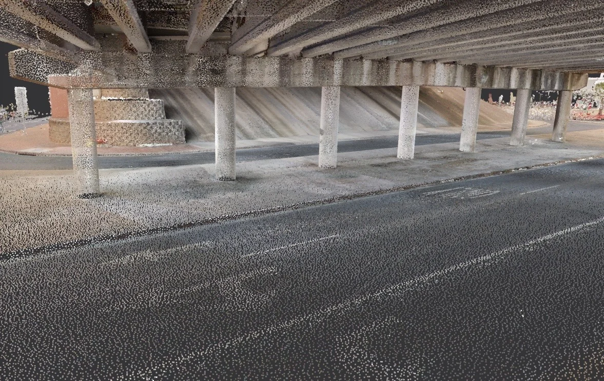 high-precision-scanning-vs-traditional-surveying-tools High-precision laser scanning equipment capturing thousands of data points per meter, enhancing surveying efficiency and safety